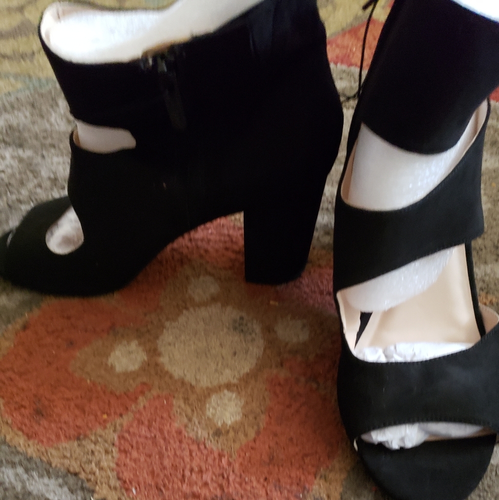 NWT Torrid Blk Faux suede Heels/Bootie